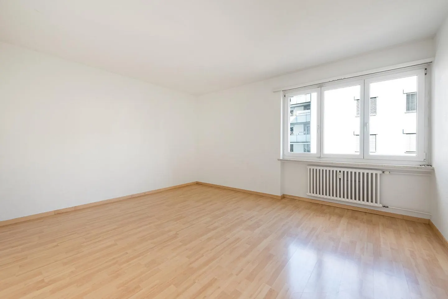 Appartement 4 pièces bien entretenu avec nouvelle cuisine dans le meilleur emplacement - Photo 4 sur 8