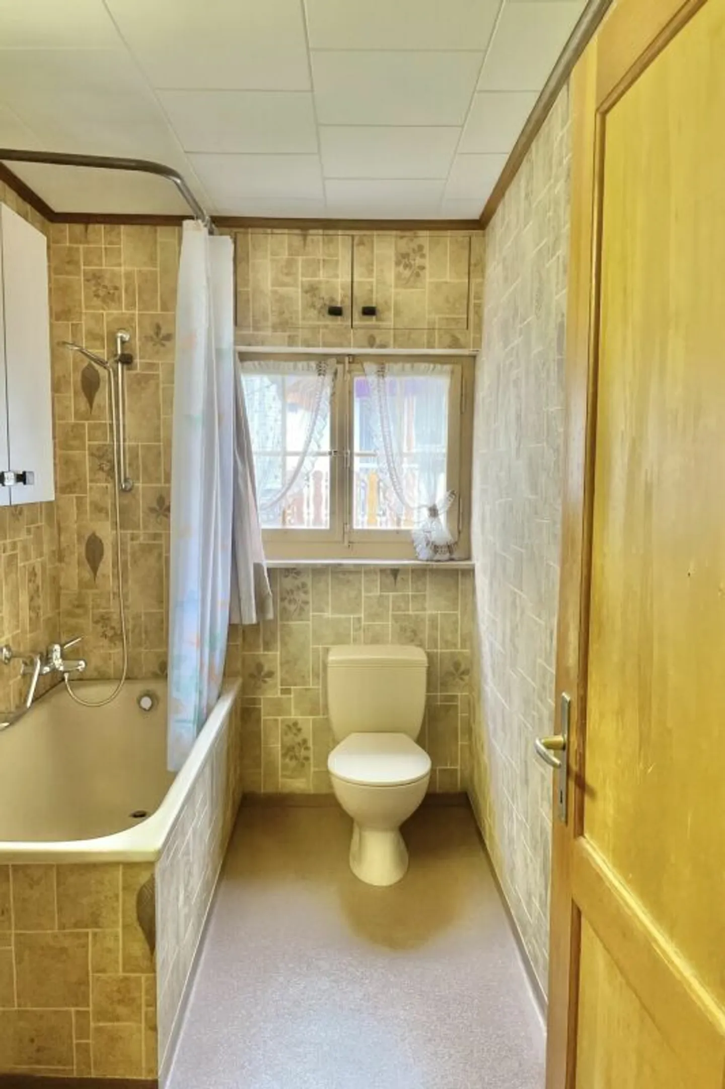 Charming and Central 4.5-Room Apartment with Wonderful Mountain View - Photo 9 of 10