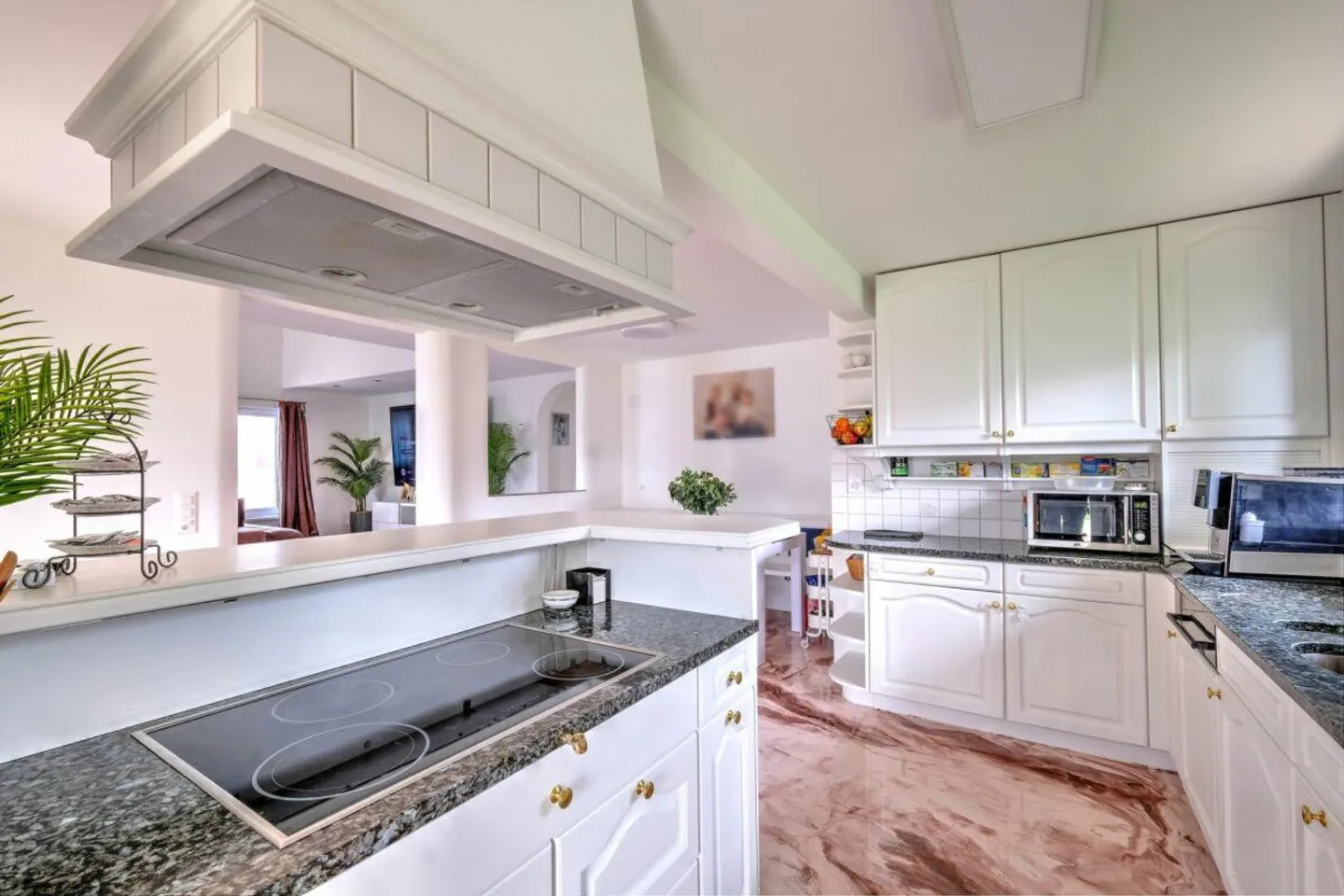 Bellissima casa unifamiliare di 8,5 stanze in una strada privata con giardino - Foto 8 di 23