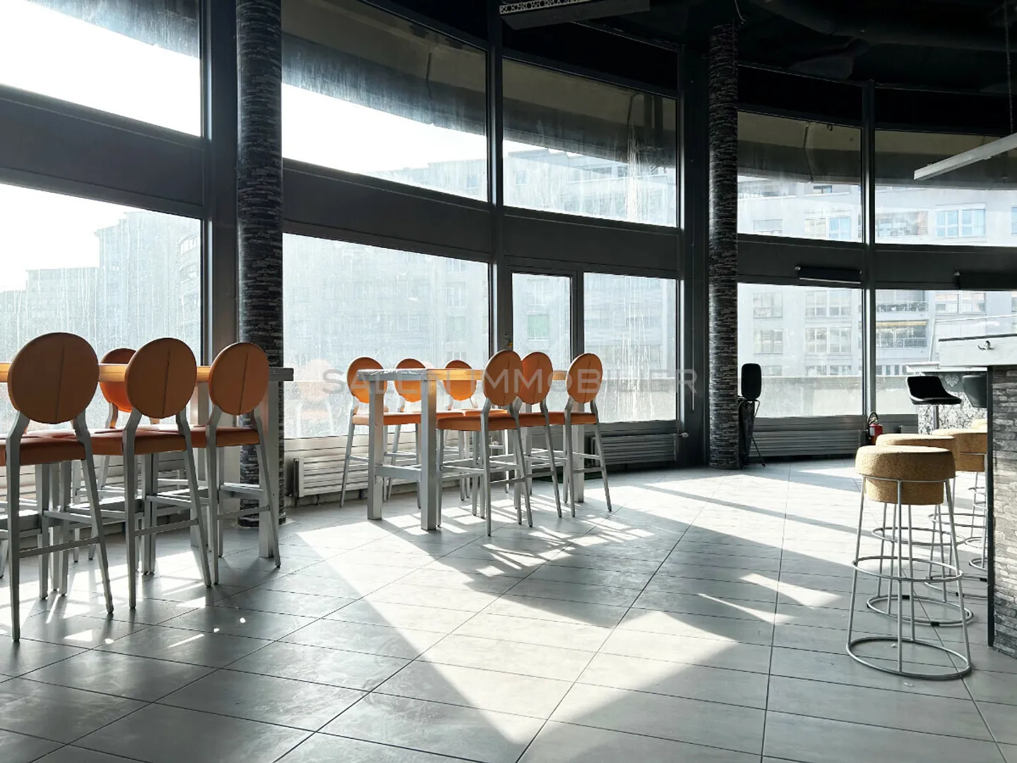 Spazio commerciale con vetrine di circa 250 m² in duplex - Foto 5 di 7