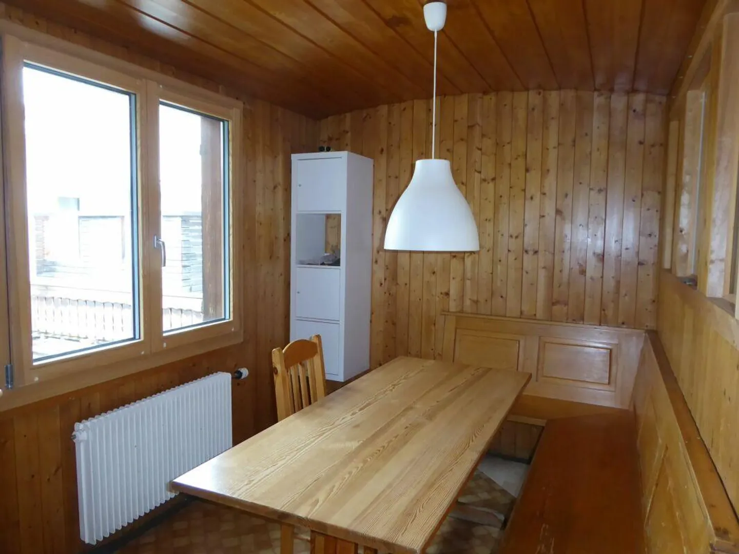freistehendes Zweifamilienhaus mit Garagen und grosszügigem Umschwung - Foto 12 von 26