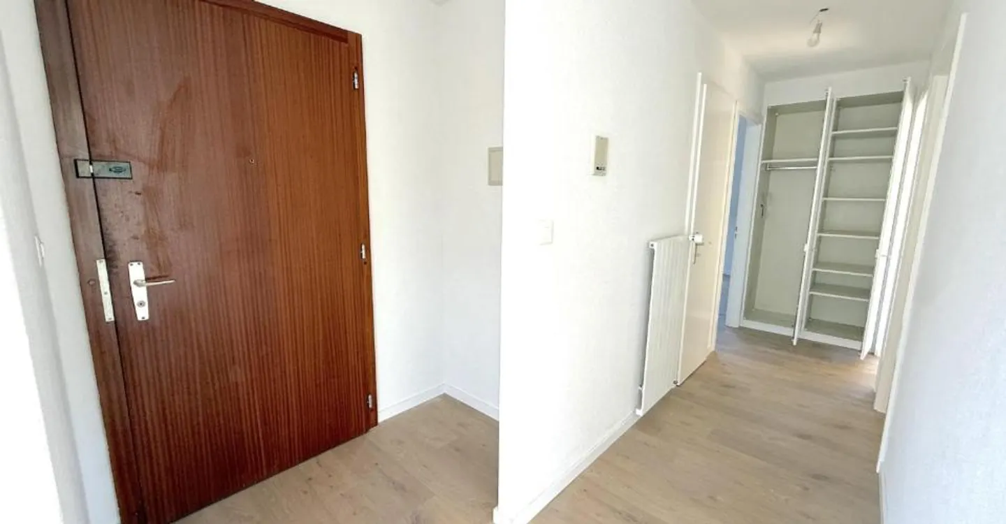 Large 3.5-room apartment with balcony on the top floor - Photo 9 of 9
