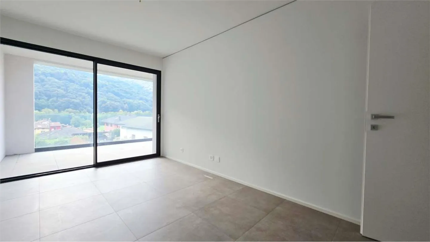 Modernes 2,5-Zimmer-Apartment mit Terrasse in der Residenza Due Laghi - Foto 8 von 13