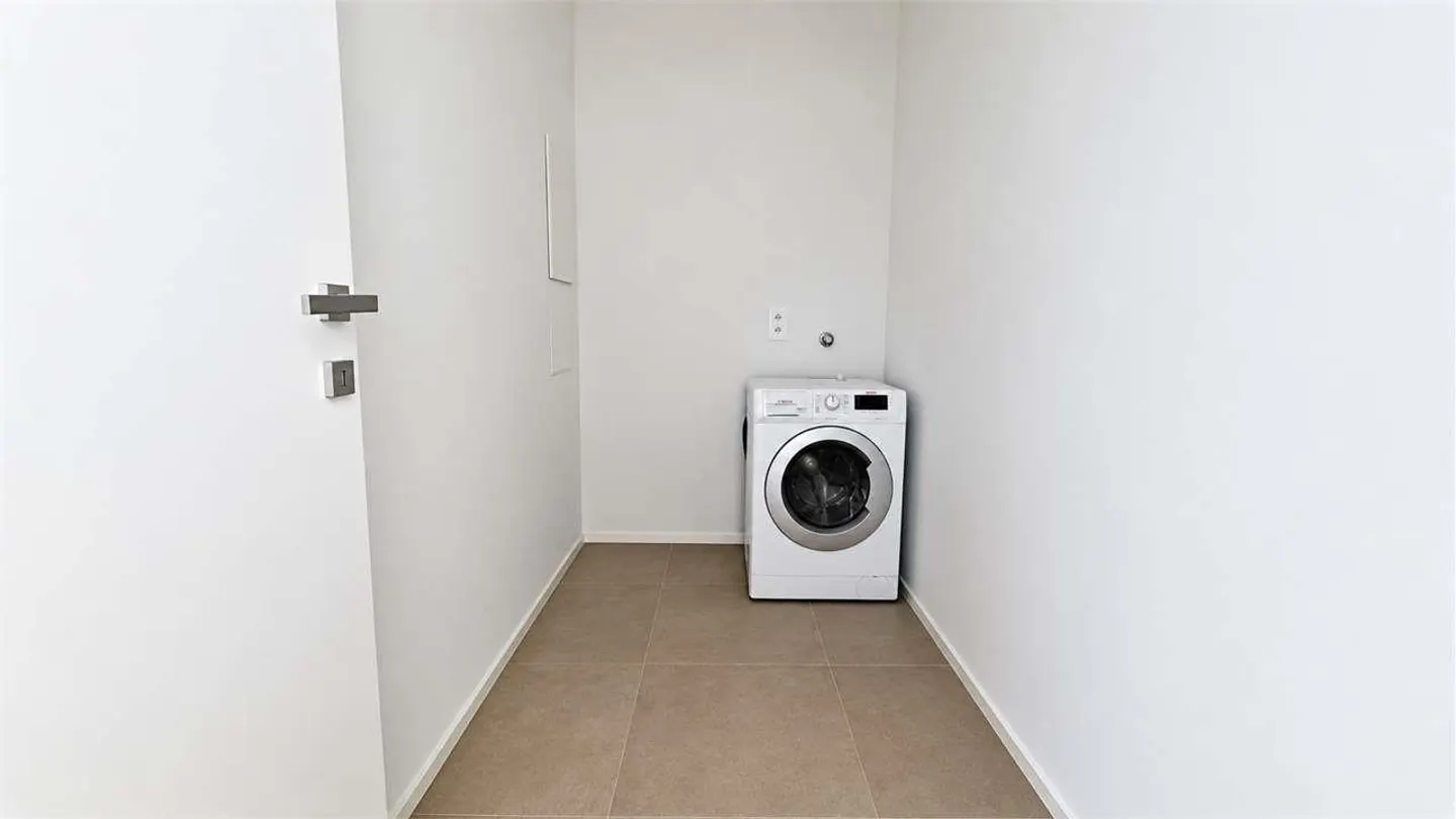 Modernes 2,5-Zimmer-Apartment mit Terrasse in der Residenza Due Laghi - Foto 10 von 13