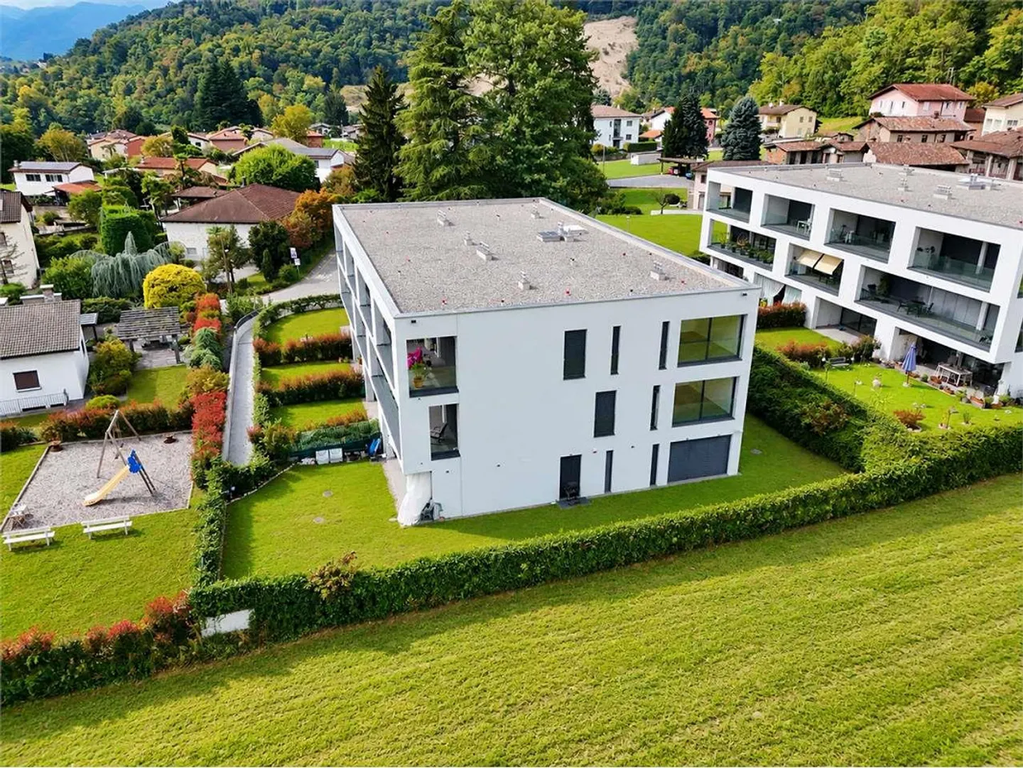 Modernes 2,5-Zimmer-Apartment mit Terrasse in der Residenza Due Laghi - Foto 12 von 13