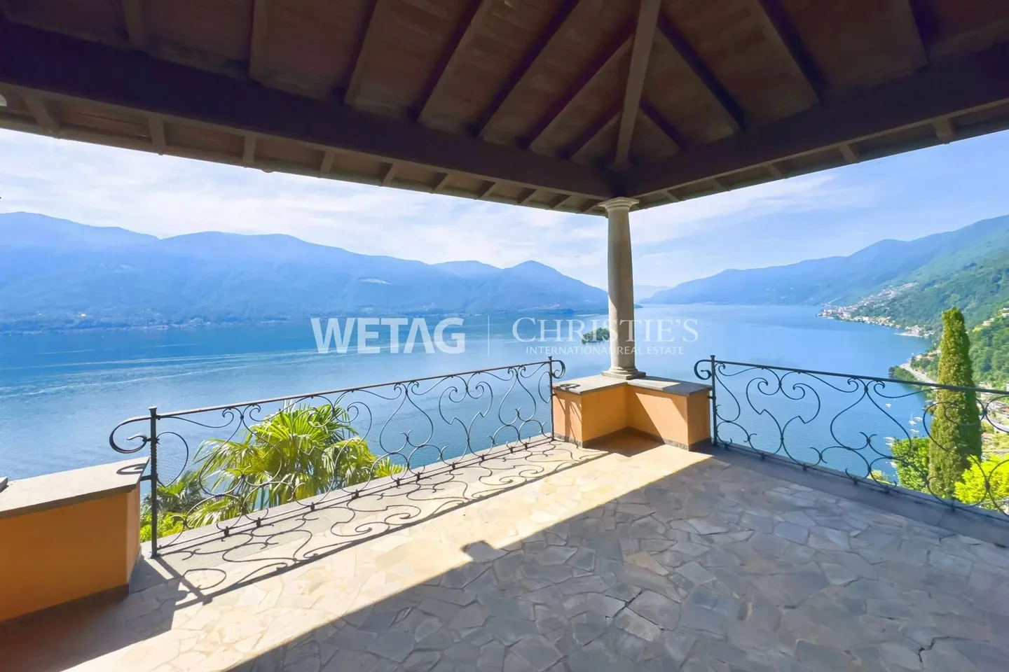 Villa méditerranéenne avec grand jardin, piscine extérieure et vue panoramique à vendre à Ronco sopra Ascona - Photo 2 sur 13