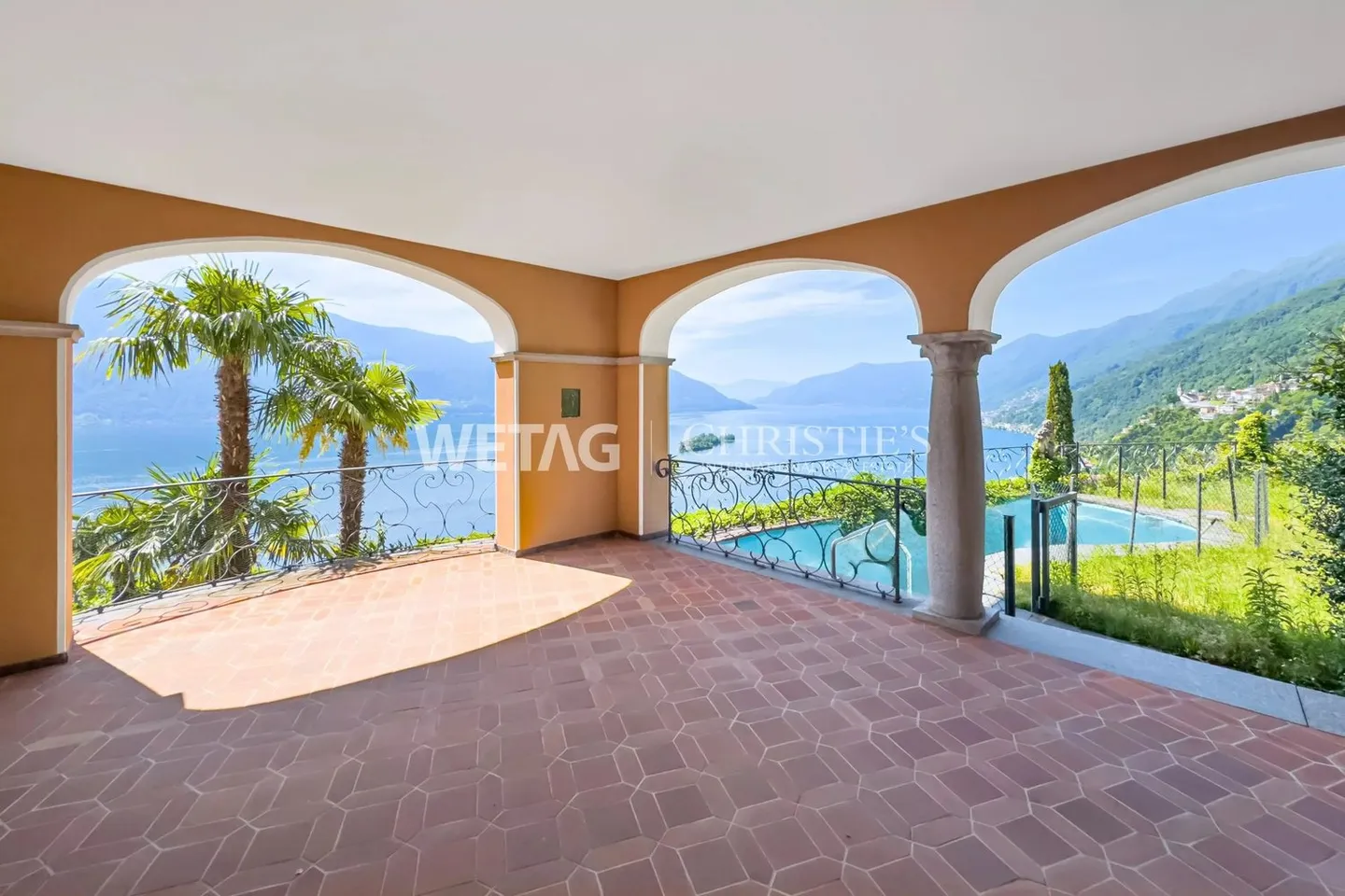 Villa méditerranéenne avec grand jardin, piscine extérieure et vue panoramique à vendre à Ronco sopra Ascona - Photo 3 sur 13