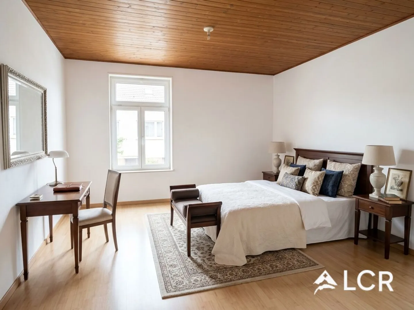 Bright 4-Room Apartment with Garden - Photo 2 of 8