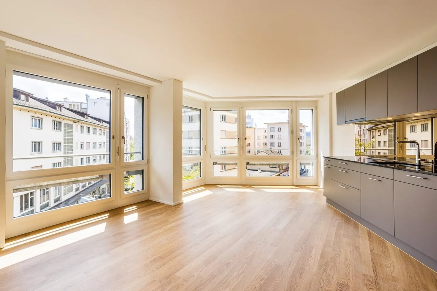 Appartement élégant de 4,5 pièces près de la gare - Photo 2 sur 10