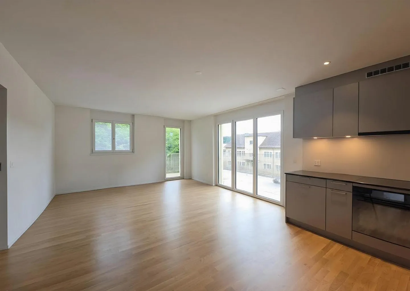 Moderno appartamento di 2,5 stanze con grande balcone a Thayngen! - Foto 1 di 8