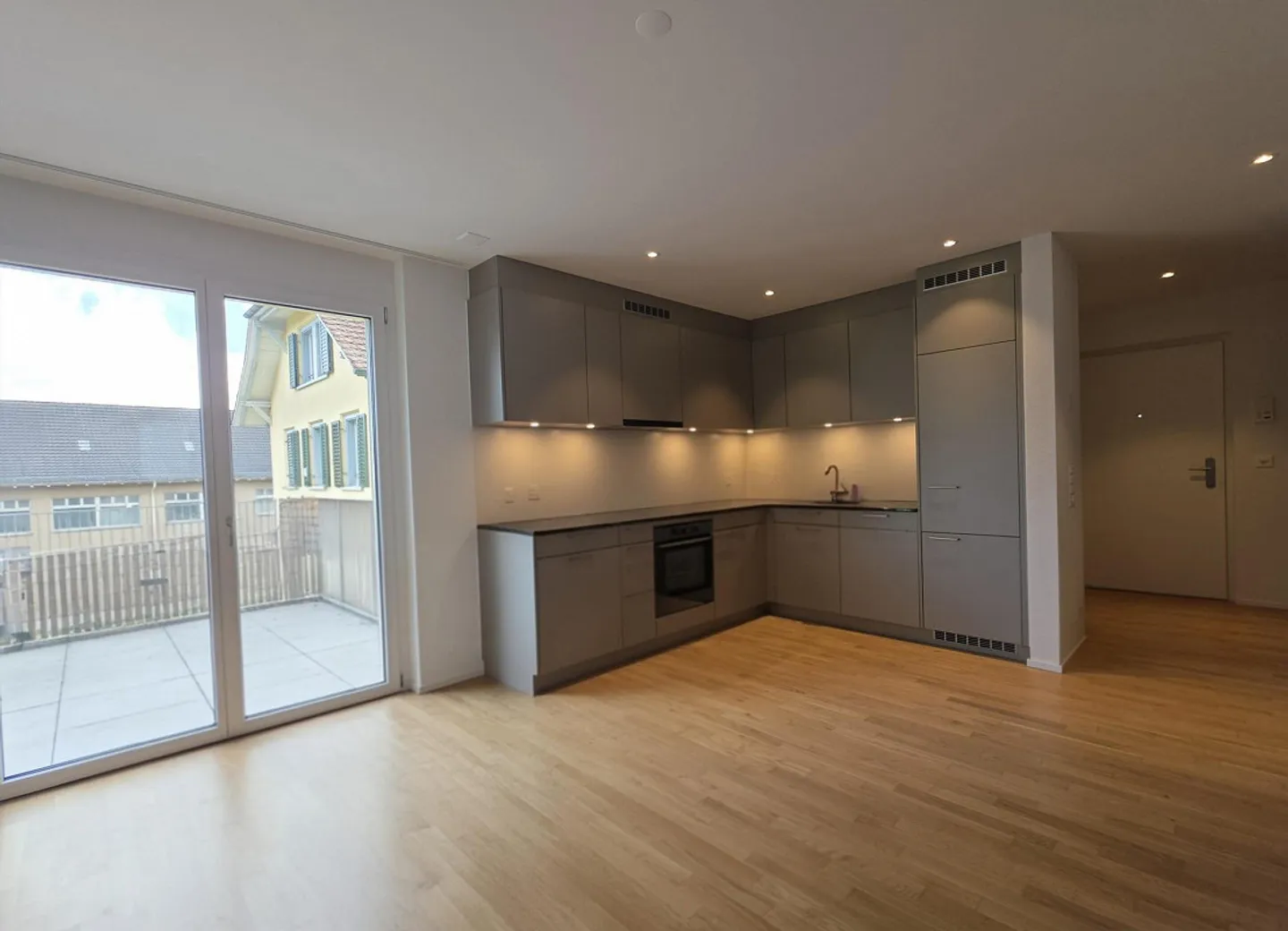 Moderno appartamento di 2,5 stanze con grande balcone a Thayngen! - Foto 2 di 8