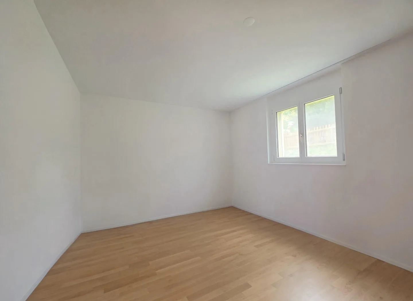 Moderno appartamento di 2,5 stanze con grande balcone a Thayngen! - Foto 3 di 8