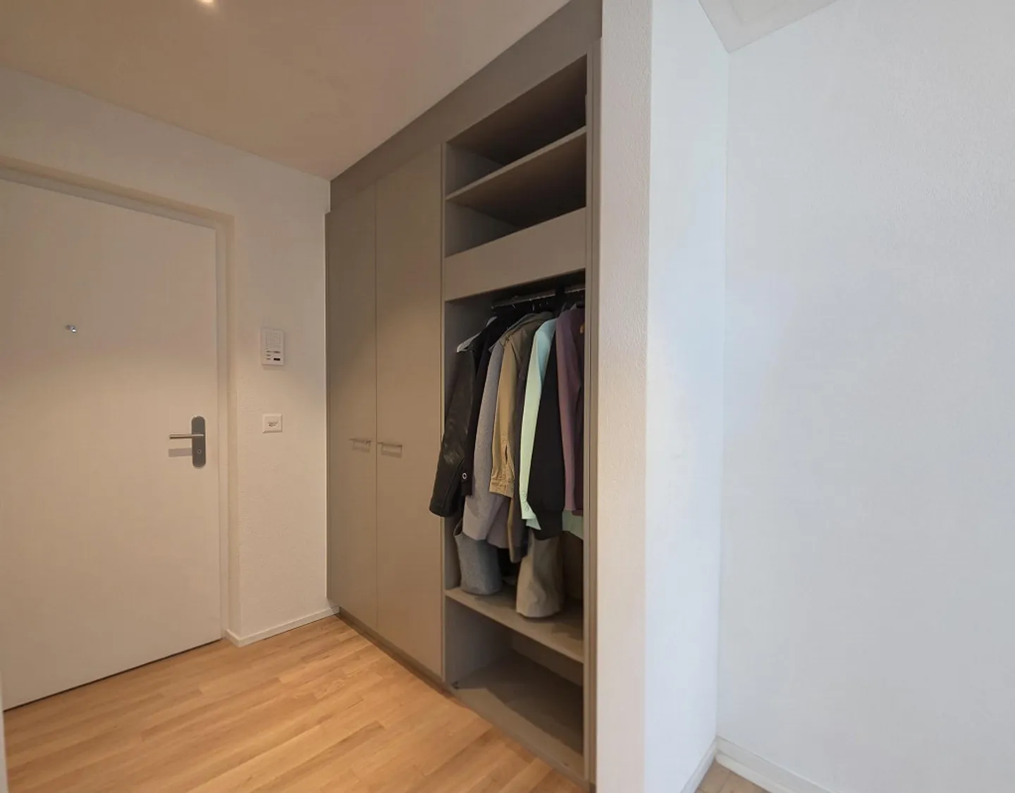 Moderno appartamento di 2,5 stanze con grande balcone a Thayngen! - Foto 4 di 8