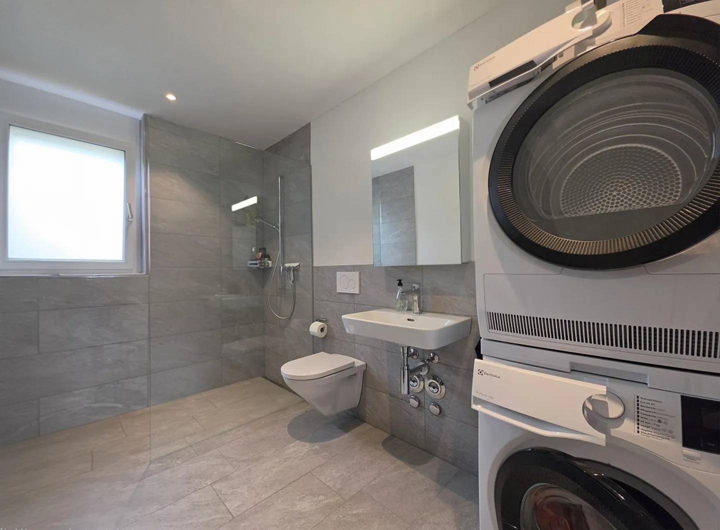 Moderno appartamento di 2,5 stanze con grande balcone a Thayngen! - Foto 6 di 8