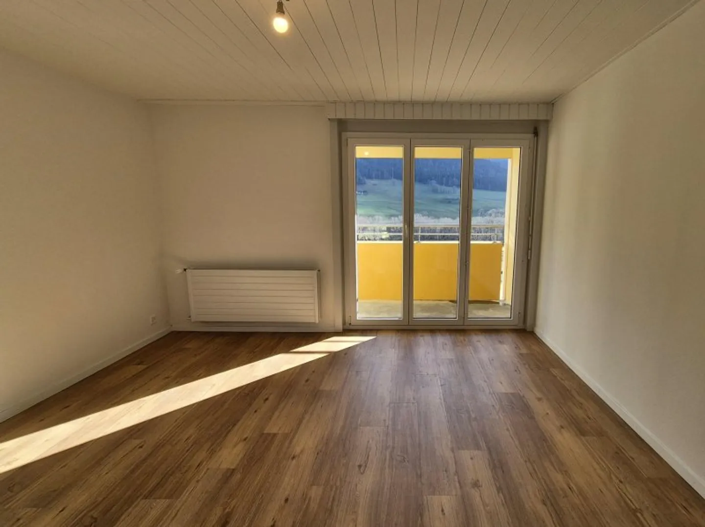 01666 - Appartement 4 Chambres - Rue de la Flamme 16 - COUVET - Photo 2 sur 5