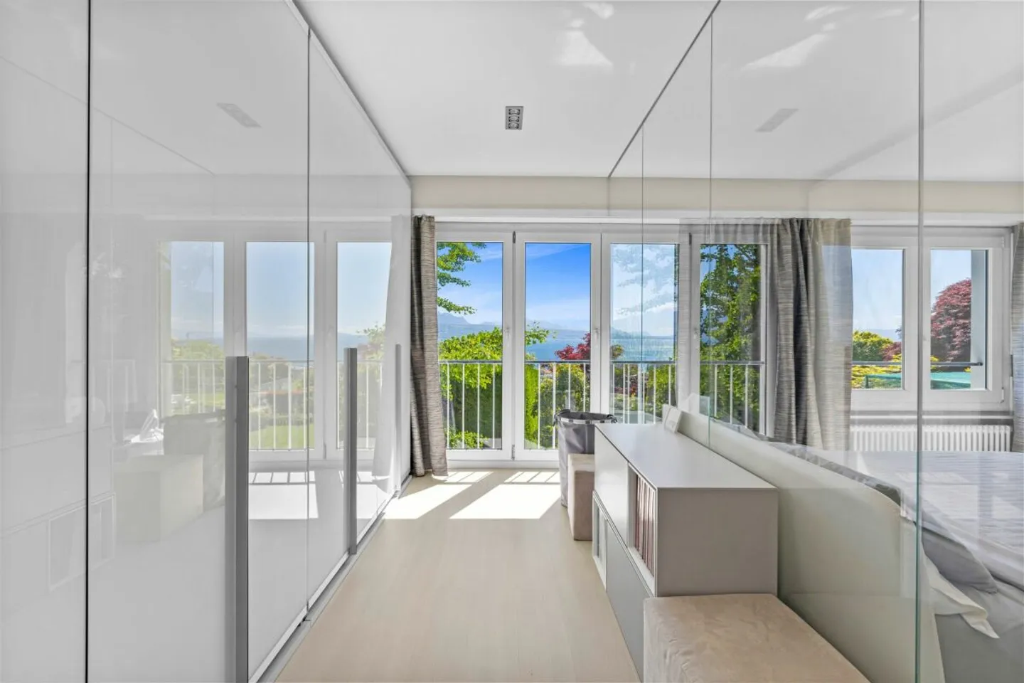 Magnifique appartement de 5,5 pièces avec jardin et piscine privée. - Photo 15 sur 22