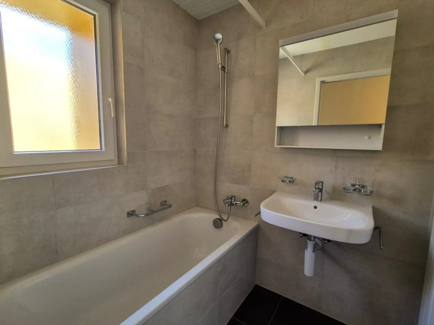 01666 - Appartement 4 Chambres - Rue de la Flamme 16 - COUVET - Photo 5 sur 5