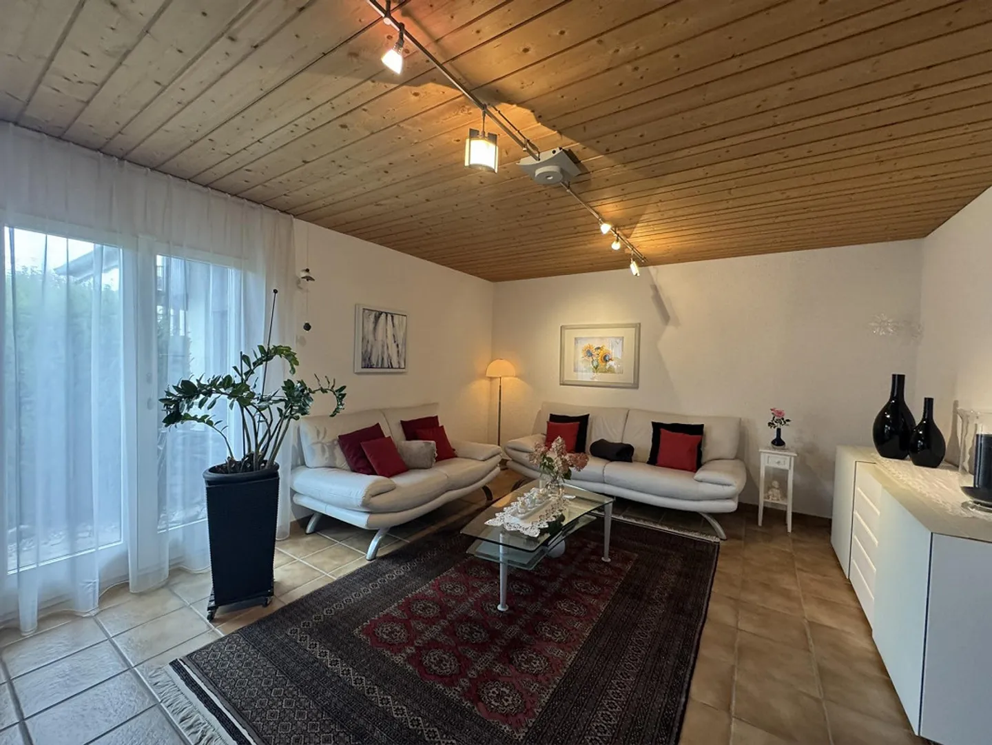 5 1/2 stanze - Casa bifamiliare con giardino a Niederrohrdorf AG - Foto 3 di 15