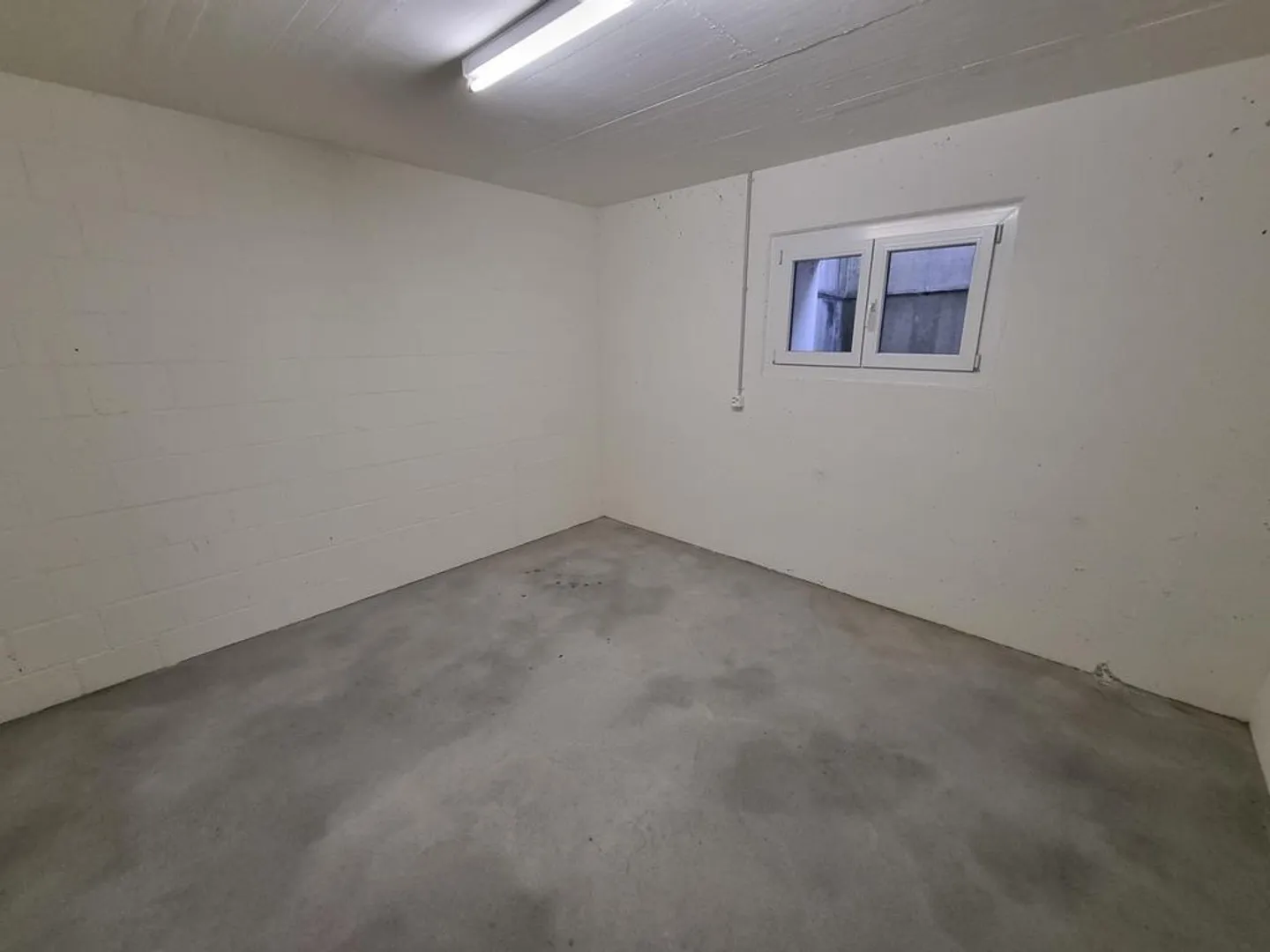 Craft room for rent in Niederrohrdorf! - Photo 1 of 2