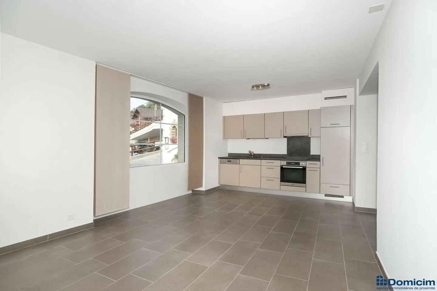 FOR RENT - 3.5 room apartment with character - Photo 2 of 8