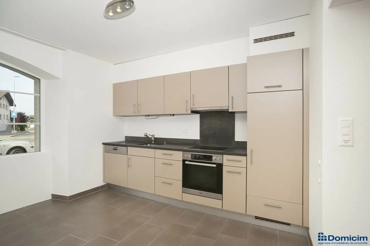 FOR RENT - 3.5 room apartment with character - Photo 4 of 8