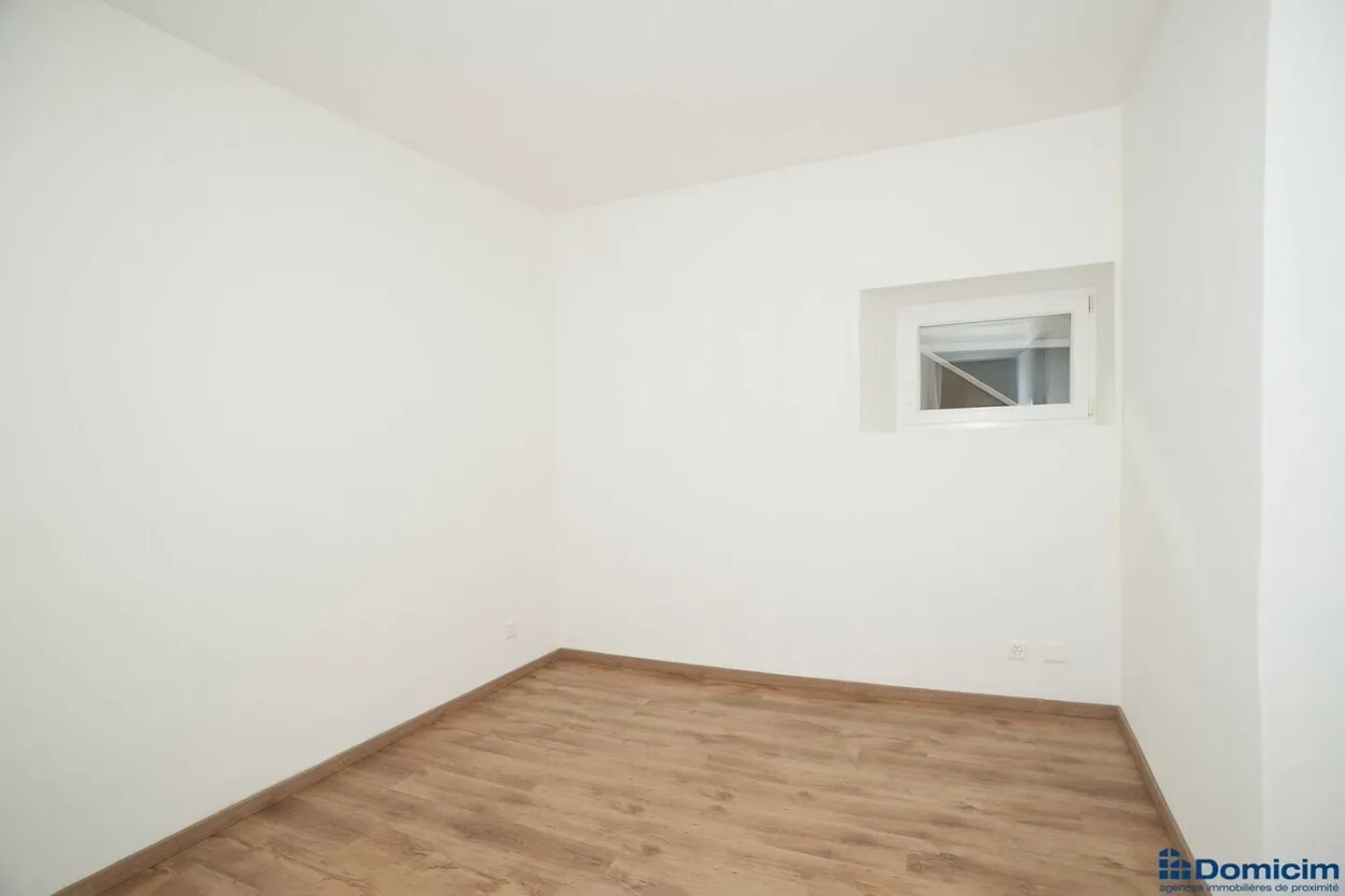 FOR RENT - 3.5 room apartment with character - Photo 7 of 8