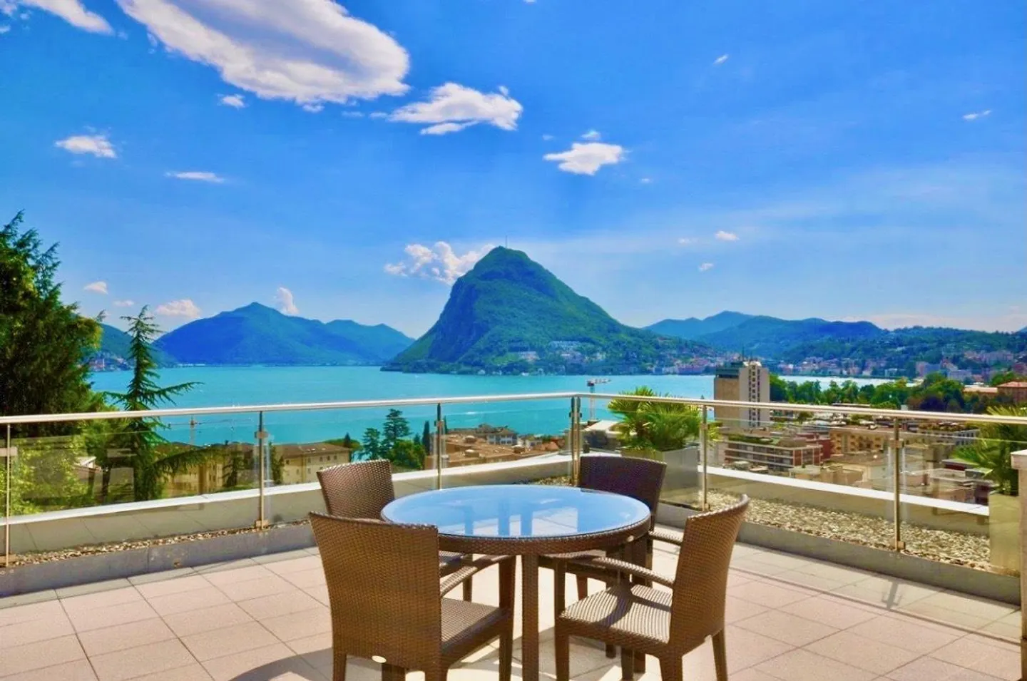 Magnificent Luxury Penthouse mit Dachterrasse und Blick auf den Luganersee - Foto 1 von 21