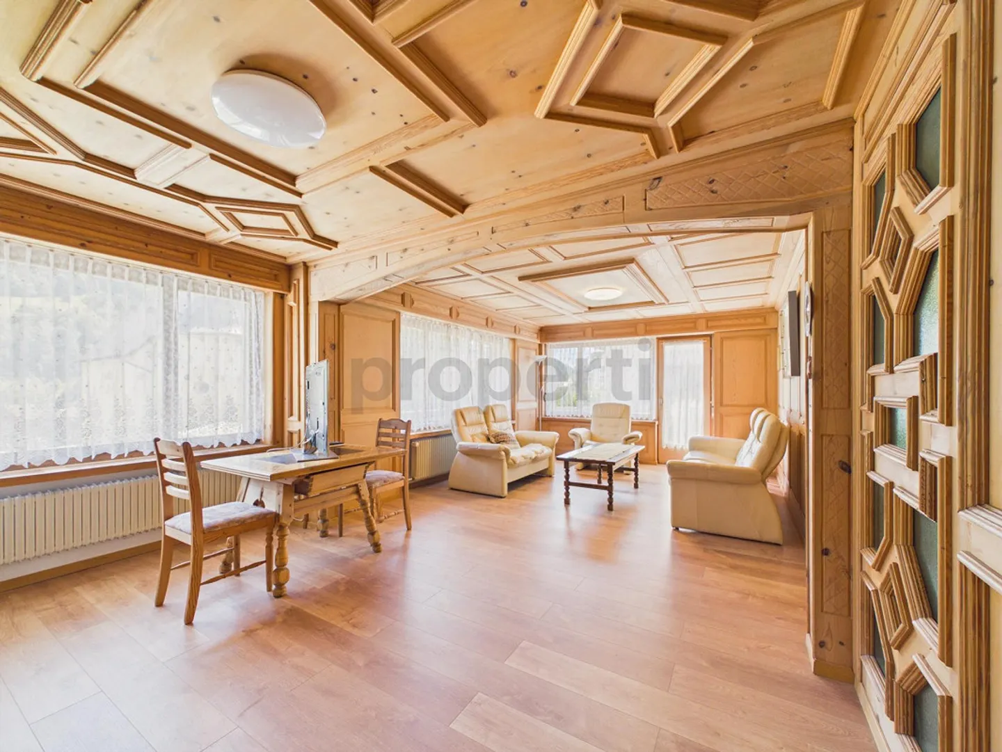 Multi-family house in a family-friendly location - Photo 4 of 13