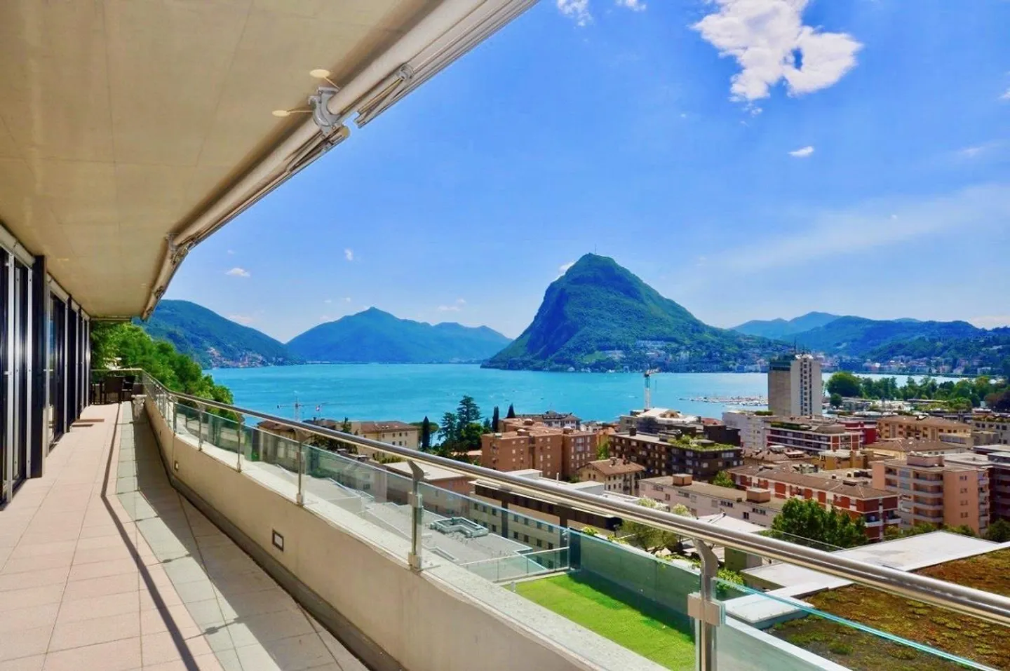 Magnificent Luxury Penthouse mit Dachterrasse und Blick auf den Luganersee - Foto 3 von 21