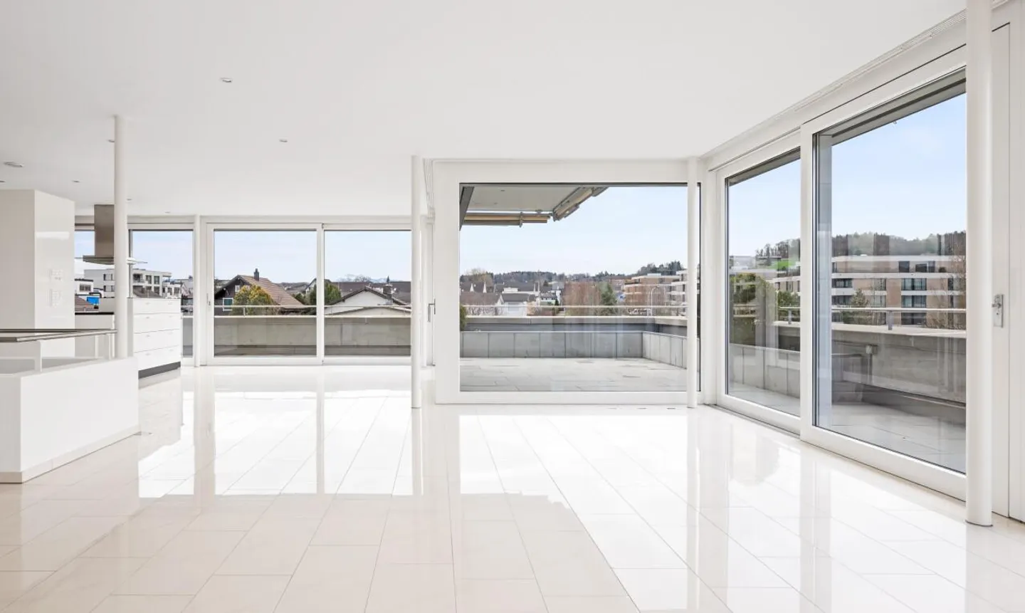 Exclusive Penthouse Jewel: Generosity and Luxury at the Highest Level - Photo 4 of 11