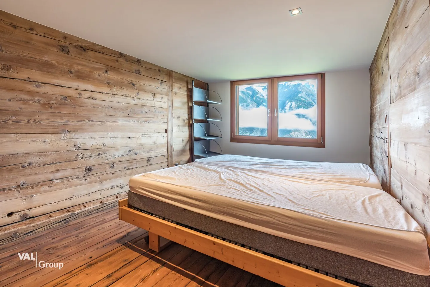 Top renovated apartment in the heart of Eischoll including 3 outdoor parking spaces - Photo 7 of 11