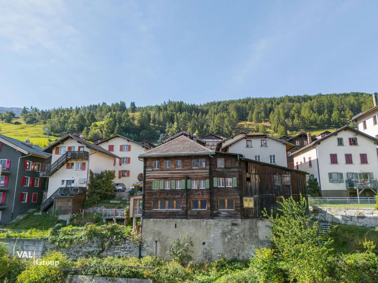 Top renovated apartment in the heart of Eischoll including 3 outdoor parking spaces - Photo 10 of 11