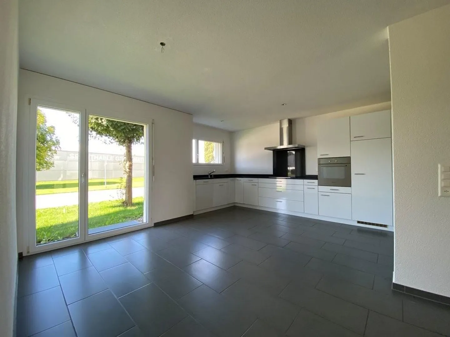 Modern apartment in a quiet location - Photo 4 of 12