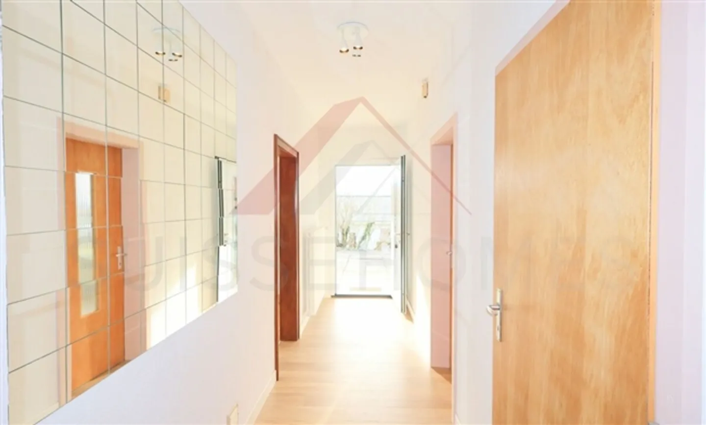 Villa spaziosa con grande terreno e vista libera - a pochi passi da Porrentruy - Foto 4 di 10