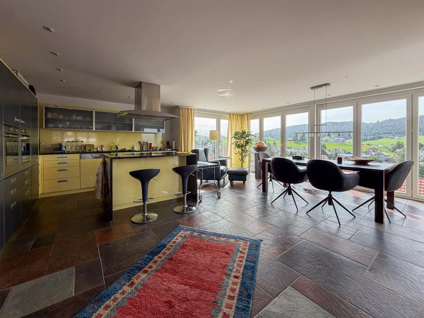 4-room apartment with panoramic view of the Alpstein and the Säntis - Photo 3 of 11