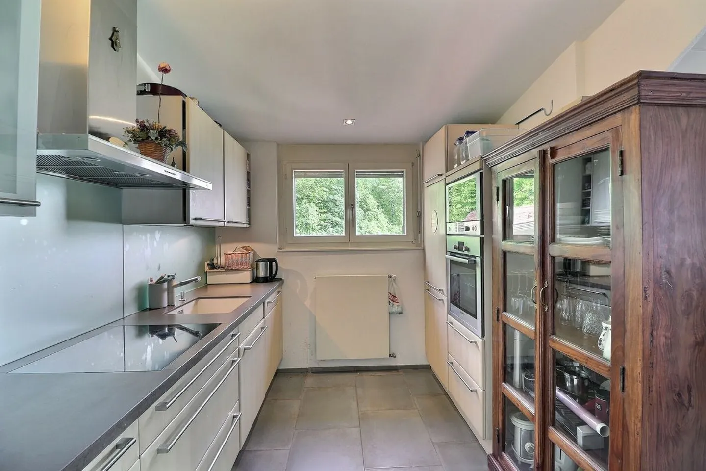 Appartement charmant de 3,5 pièces à louer avec une vue panoramique imprenable sur le lac et les Alpes - Photo 10 sur 12