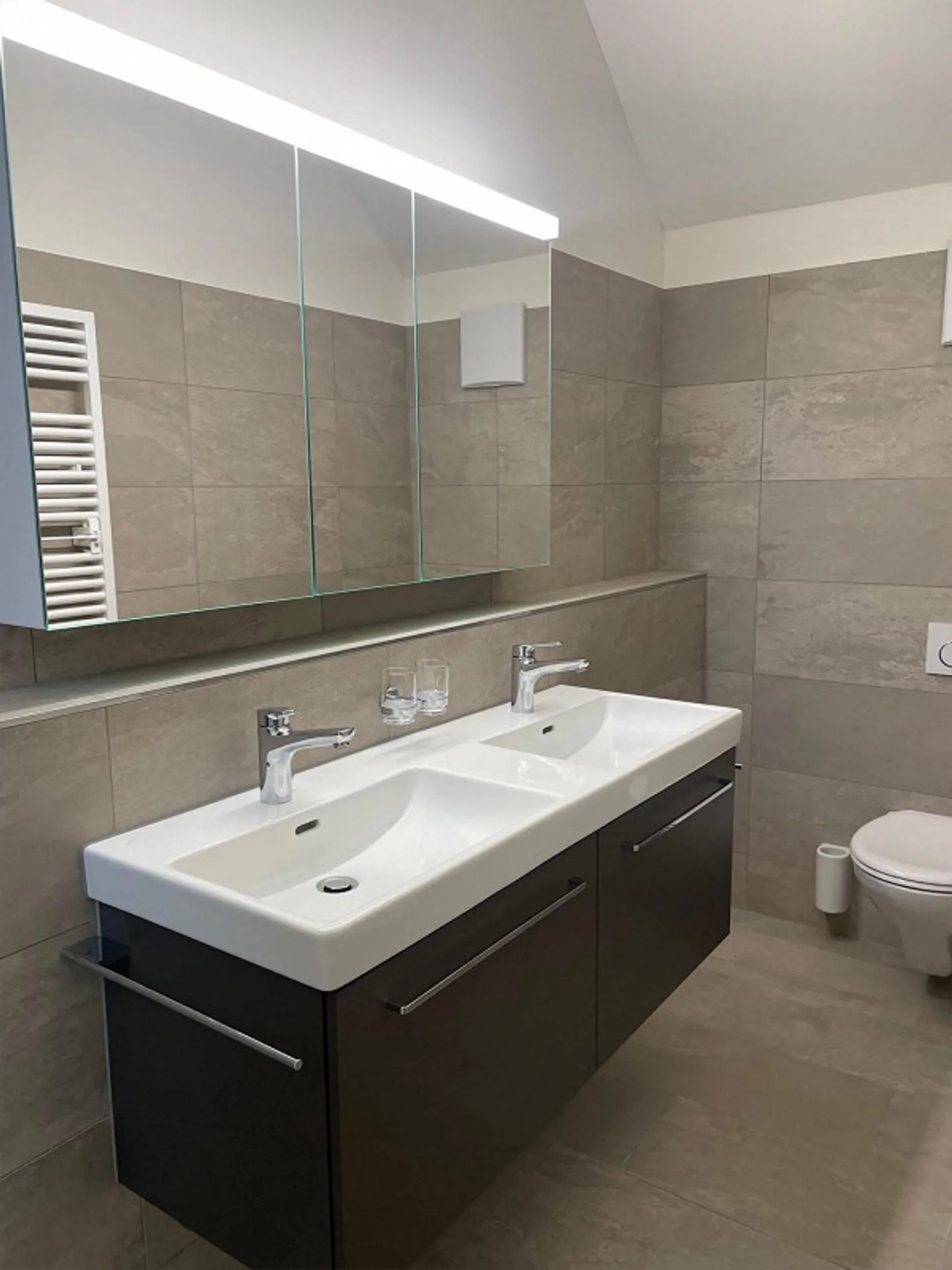 Moderno appartamento duplex di 4,5 stanze in posizione tranquilla ad Altikon - Foto 4 di 12