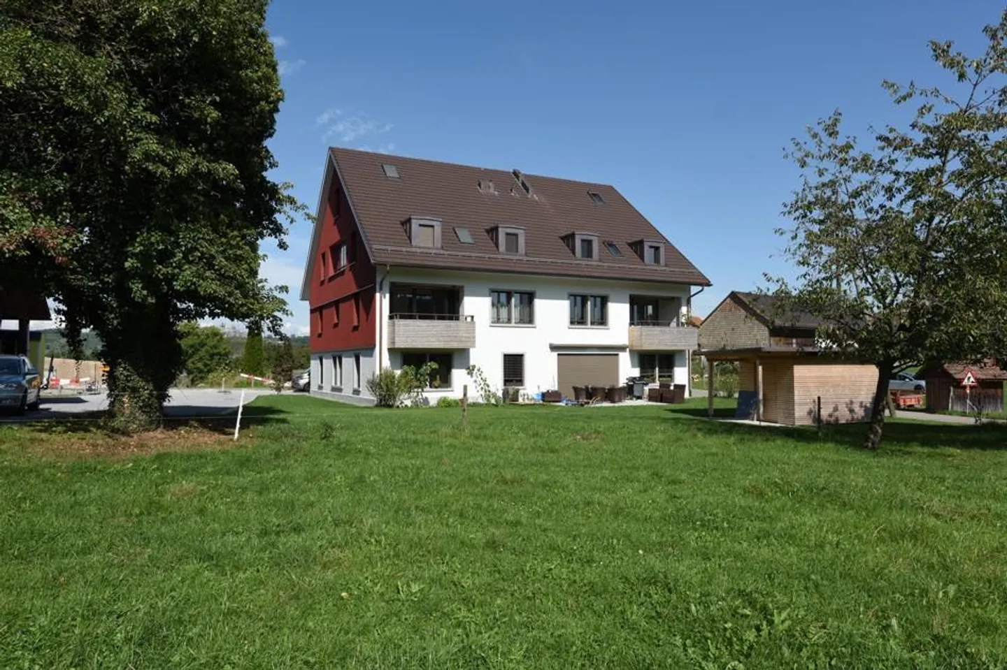 Moderno appartamento duplex di 4,5 stanze in posizione tranquilla ad Altikon - Foto 1 di 12