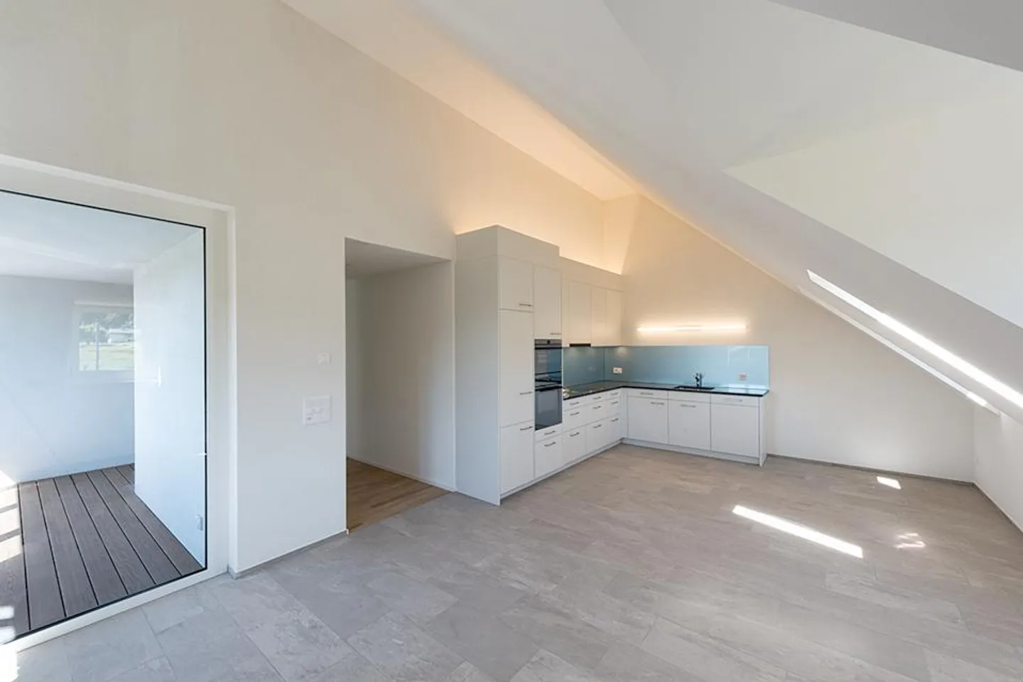 Moderno appartamento duplex di 4,5 stanze in posizione tranquilla ad Altikon - Foto 2 di 12