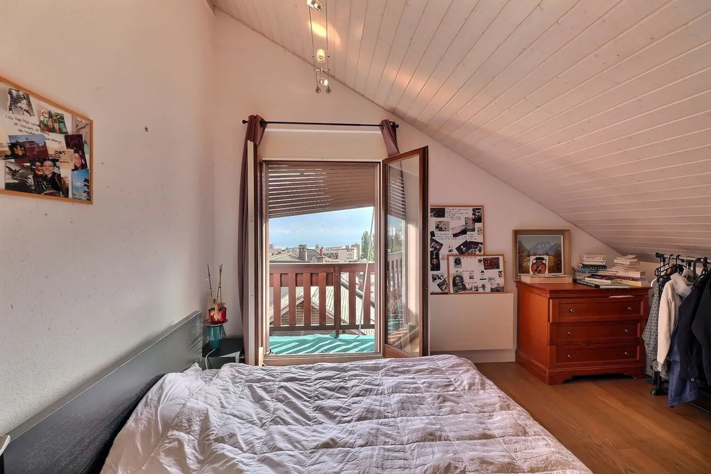 Appartement charmant de 3,5 pièces à louer avec une vue panoramique imprenable sur le lac et les Alpes - Photo 8 sur 12