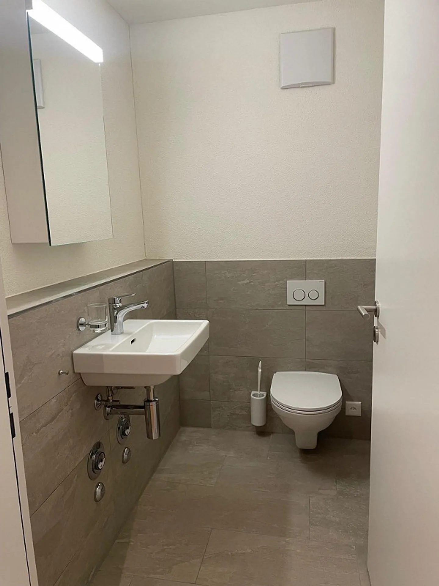 Moderno appartamento duplex di 4,5 stanze in posizione tranquilla ad Altikon - Foto 6 di 12