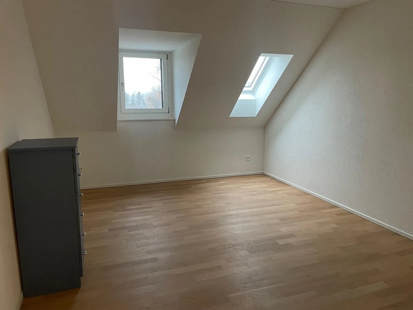 Moderno appartamento duplex di 4,5 stanze in posizione tranquilla ad Altikon - Foto 8 di 12