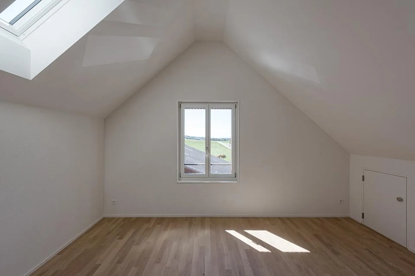 Moderno appartamento duplex di 4,5 stanze in posizione tranquilla ad Altikon - Foto 9 di 12