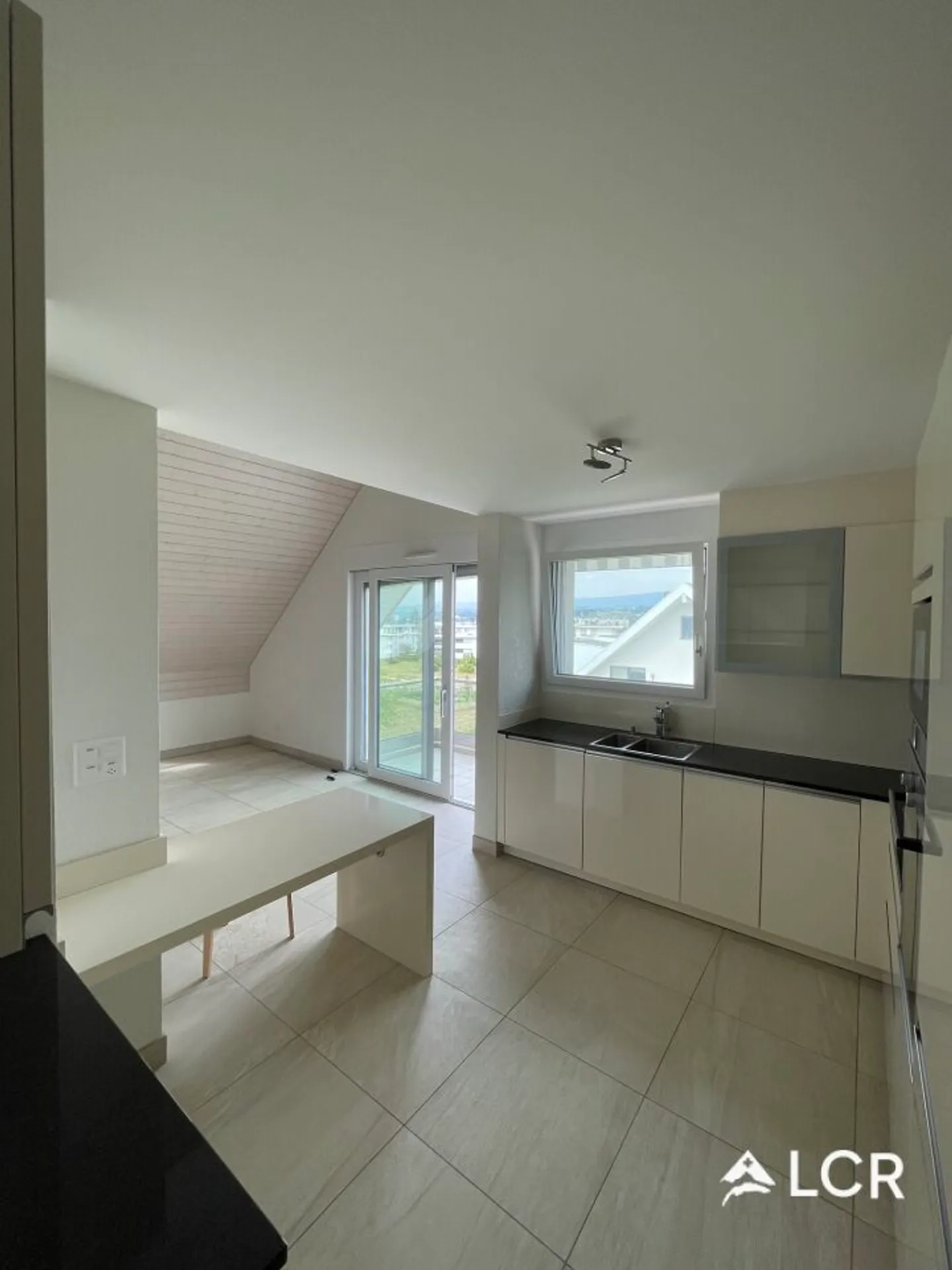 Magnificent 4.5-room apartment / 3 bedrooms / 2 bathrooms / 1 balcony - Photo 2 of 8