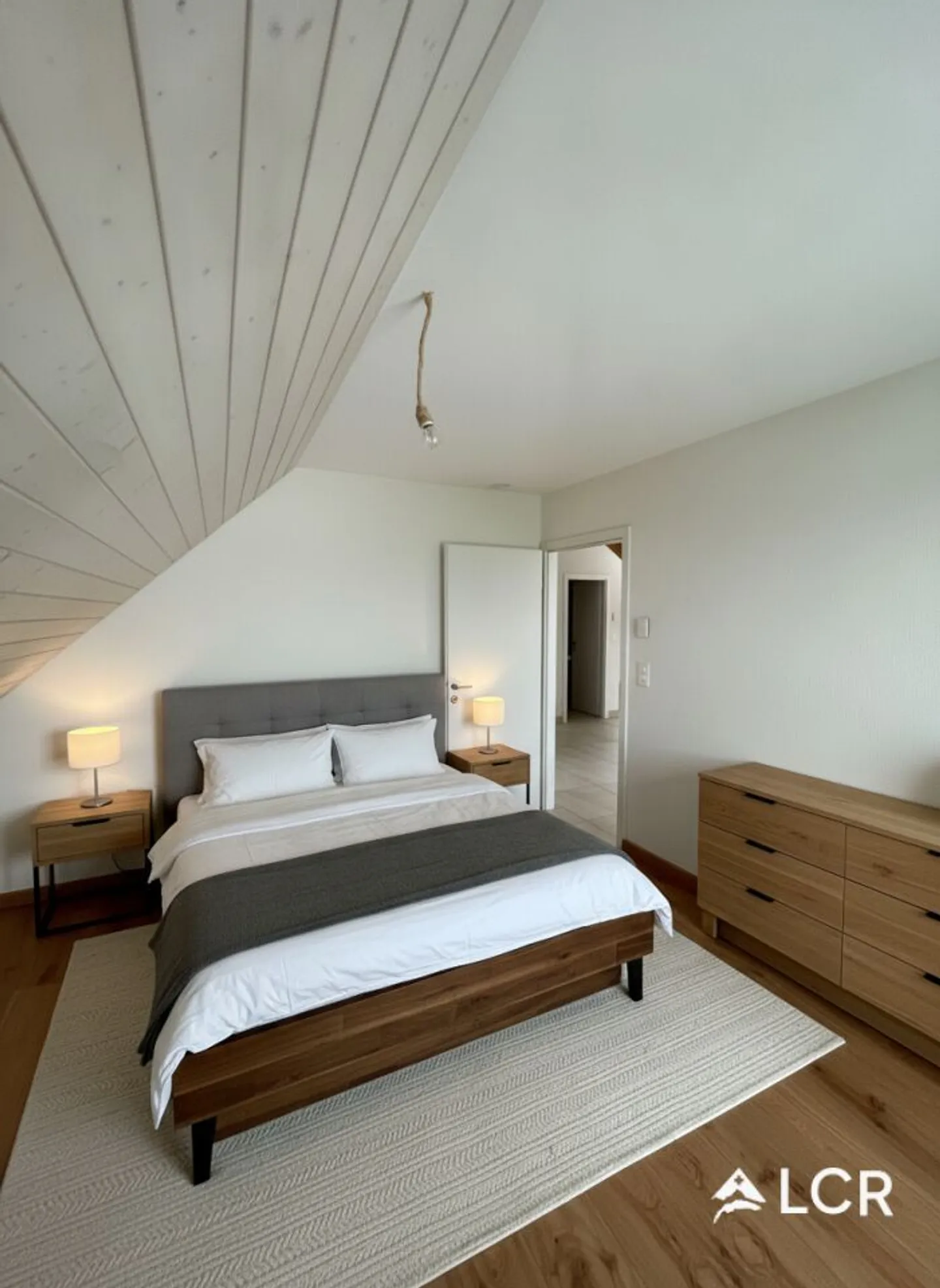 Magnificent 4.5-room apartment / 3 bedrooms / 2 bathrooms / 1 balcony - Photo 3 of 8