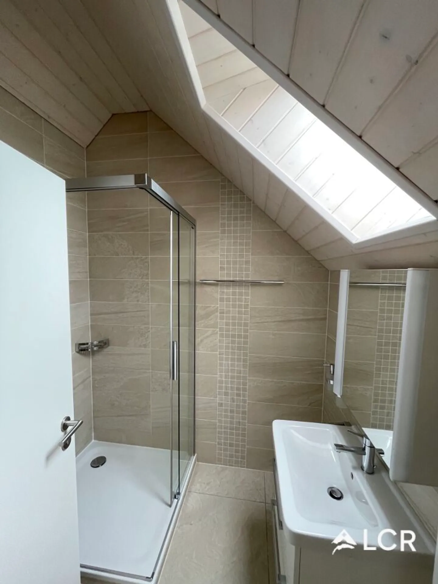 Magnificent 4.5-room apartment / 3 bedrooms / 2 bathrooms / 1 balcony - Photo 7 of 8