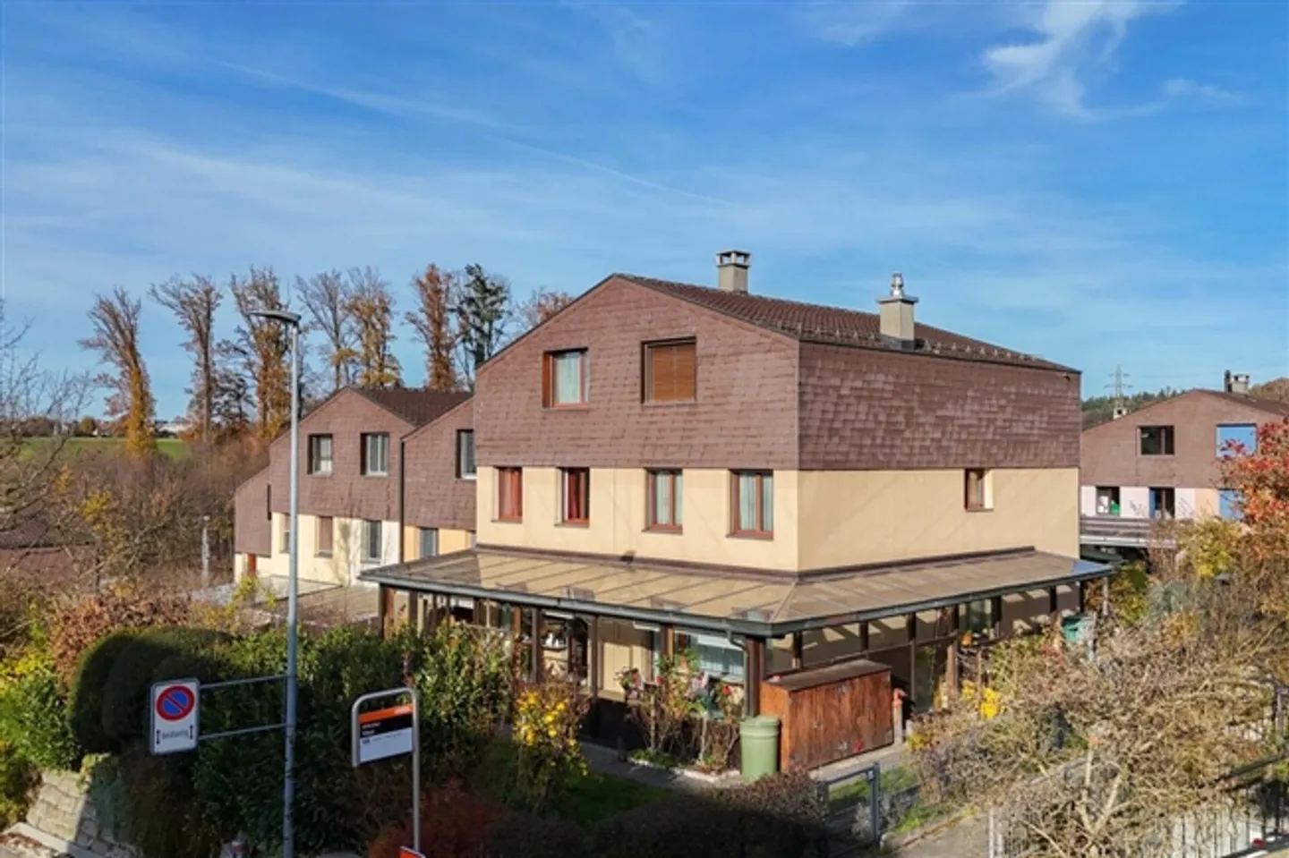 «Familienfreundliches 6-Zimmer-Reihenmittelhaus mit viel Platz zum Leben und Freizeit direkt vor der Tür» - Foto 1 von 20