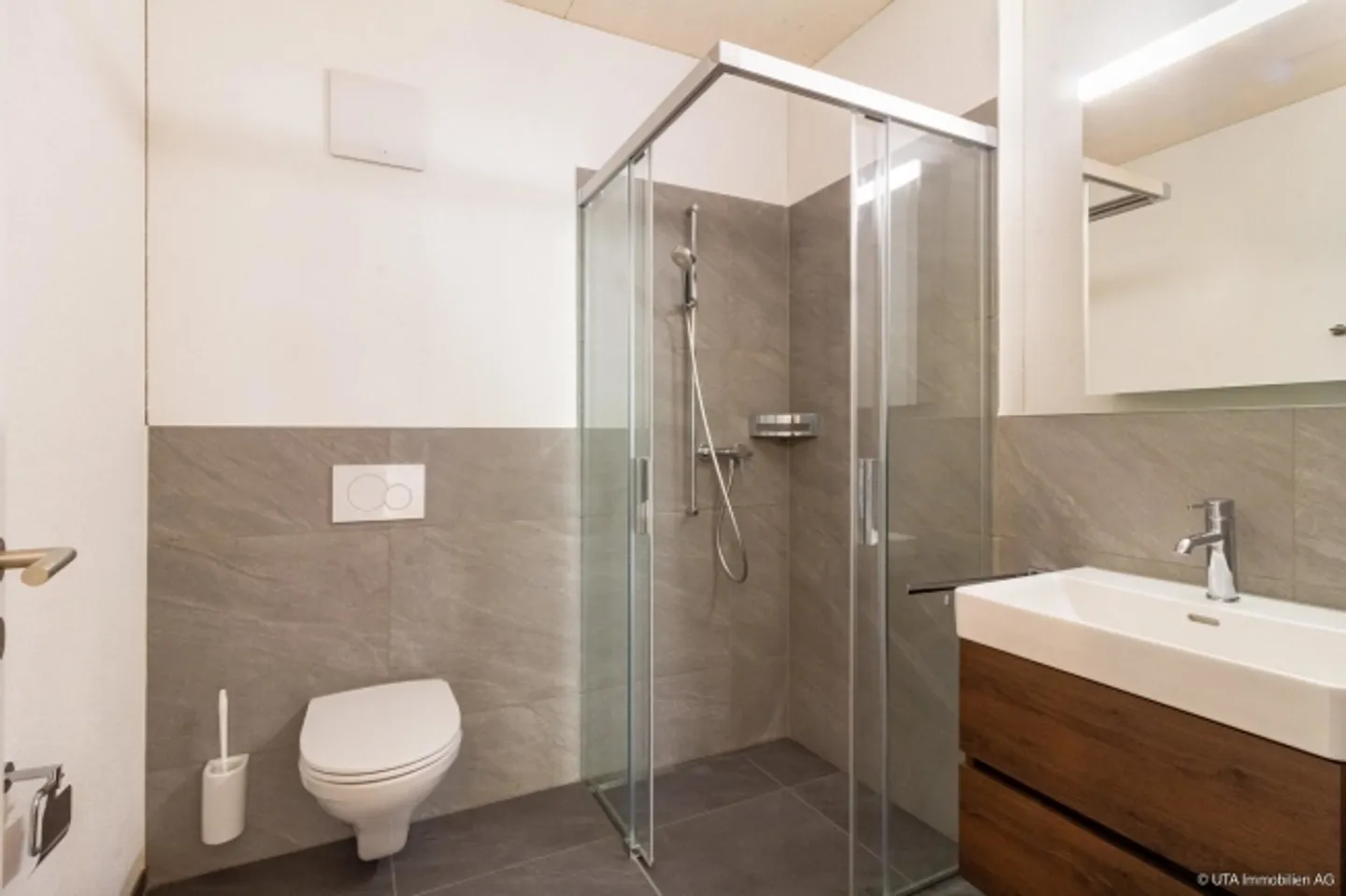 Modern Family Home with Terrace - Photo 10 of 19