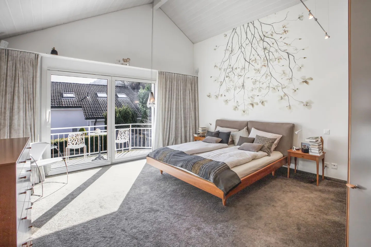 Exclusive 7.5-room single-family house with swimming pond in idyllic location - Photo 5 of 12