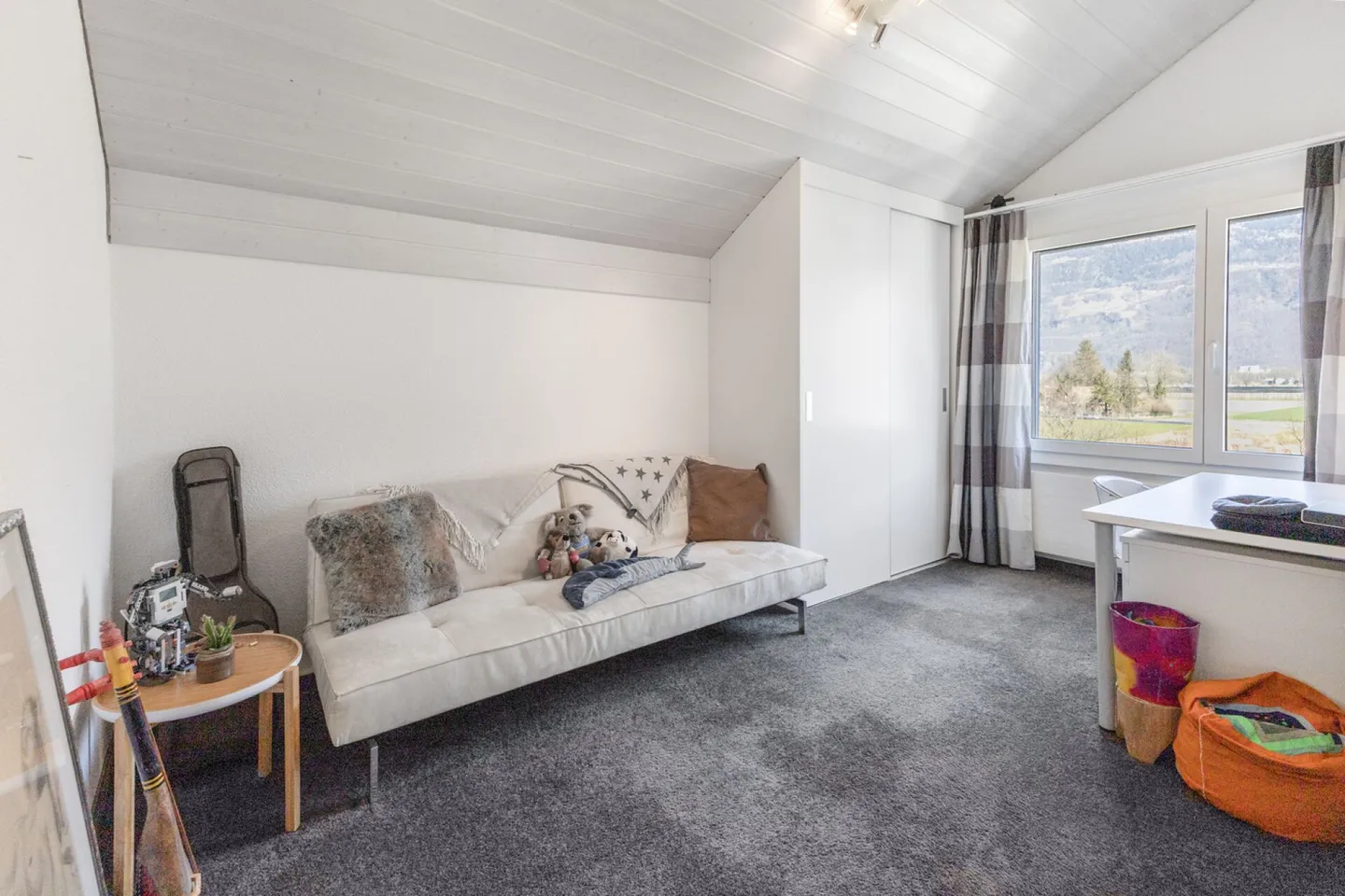 Exclusive 7.5-room single-family house with swimming pond in idyllic location - Photo 6 of 12